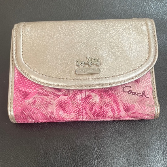 Coach Pink Rose Shoulder Bag with the matching wallet - Picture 2 of 16